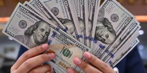 الدولار يستقر مع ترقب تصريحات رئيس الفيدرالي في جاكسون هول