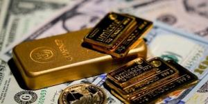 الذهب يتراجع مع تزايد توقعات رفع الفائدة الأمريكية