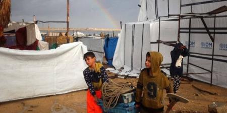 الدفاع المدني: غرق عشرات الخيام في مواصي خان يونس بمياه الأمطار