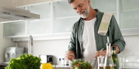 تحذير طبي للرجال: هذه "الأغذية الشائعة" تهدد "هرمون الذكورة"