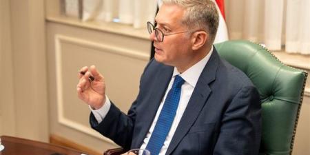 وزيرالبترول يبحث مع إيني الإيطالية خطط زيادة انتاج الغاز وحفر آبار جديدة