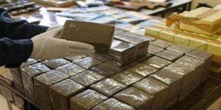 ضبط 3 متهمين بحوزتهم 110 فرش حشيش داخل سيارة بالسنطة