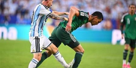 بعد تحديد "المذنب"، الفيفا يفتح تحقيقًا رسميًّا في عدم طرد ميسي أمام الجزائر (فيديو)