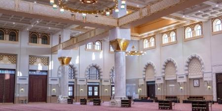 جامع الملك فهد بعيون الجواء.. 
صرح ديني ومعماري يجمع العبادة والخدمة الثقافية