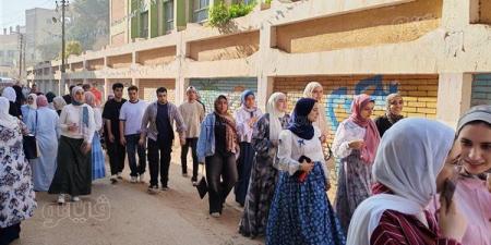 دعوات وقلق، طلاب الثانوية العامة بالغربية يؤدون امتحان اللغة العربية وسط إجراءات مشددة (فيديو)
