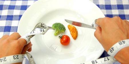 طبيبة تغذية تحذر من تقليد أنظمة الدايت دون إشراف متخصص