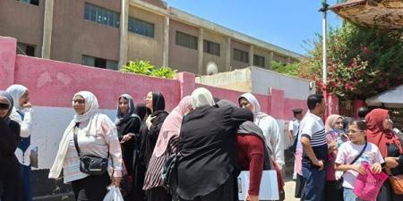33 ألف طالب بأسيوط يؤدون اليوم امتحاني الفيزياء والتاريخ بـ 73 لجنة