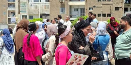"الأسئلة من نماذج الوزارة"، آراء طلاب الثانوية العامة بالقليوبية حول امتحاني الفيزياء والتاريخ (فيديو)