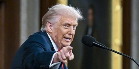 ترامب: ترامب: ألف صاروخ جاهز لضرب إيران ويتبعها آلاف أخرى لو نفذت تهديدها باغتيالي