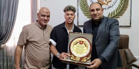 رئيس مدينة السنبلاوين يكرم إمام عاشور تقديرا لإنجازه مع منتخب مصر في كأس العالم 2026