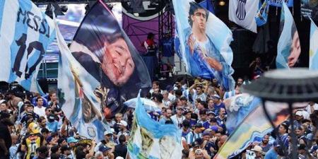 بصق ودهس، جماهير منتخب الأرجنتين تُهين علم إنجلترا في شوارع أمريكا
