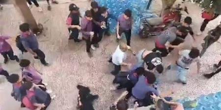 طعنه بسبب مشاجرة أطفال، إصابة عامل على يد آخر في البدرشين