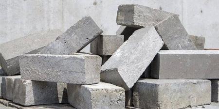 أسعار الطوب الأسمنتي في سوق مواد البناء اليوم السبت
