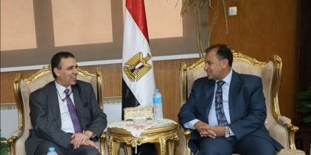 جامعة قنا تبحث تعزيز التعاون مع الأكاديمية العربية للعلوم والتكنولوجيا لدعم التعليم والبحث العلمي