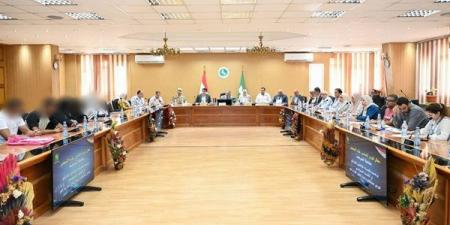 محافظ الشرقية يعلن توفير 10 فرص عمل بالقطاع الخاص وتقديم إعانات عاجلة