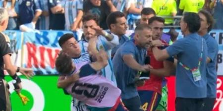 بعد معركة المونديال، لاعب منتخب الأرجنتين يشعل أزمة جديدة مع بوكا جونيورز (فيديو)