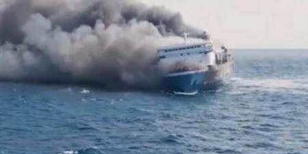 حريق مروع فى إندونيسيا.. 5 قتلى و28 مفقودا إثر اشتعال عبارة تقل 271 شخصا