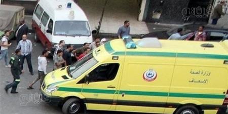 إصابة 12 شخصًا فى انقلاب سيارة ربع نقل بالطريق الصحراوى بأسوان