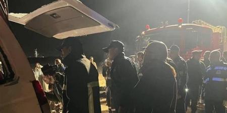 مصرع وإصابة 27 شخصًا في حادثي تصادم وانقلاب ميكروباص بصحراوي المنيا