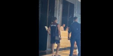 إعلامي تركي يكشف حكاية فيلا محمد صلاح الفاخرة وسر تواجده في الفندق (فيديو)