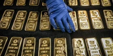 الذهب يعزز مكاسبه للجلسة الثالثة مع تراجع رهانات الفائدة الأمريكية