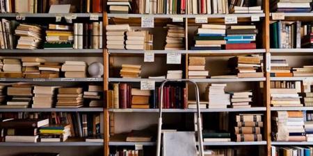 أمازون تتجه لرقمنة الكتب القديمة لتطوير الذكاء الاصطناعي