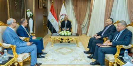 وزير الإنتاج الحربي يستقبل سفير مصر لدى أوغندا لبحث سبل تعزيز التعاون المشترك