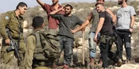 مستوطنون يحتجزون ناشطا بريطانيا فى الضفة الغربية قبل تسليمه للشرطة