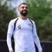 حضنته وبكت، مشهد مؤثر لمحمد صلاح مع طفلة مصرية، واللاعب: بتعيطي ليه طيب (فيديو)