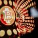 مستثمرو البيتكوين يترقبون القاع السعري بعد خسارة 1.3 تريليون دولار