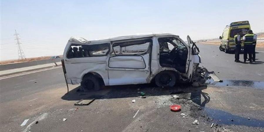 مصرع
      شخص
      وإصابة
      20
      آخرين
      إثر
      انقلاب
      ميكروباص
      على
      الطريق
      الصحراوي