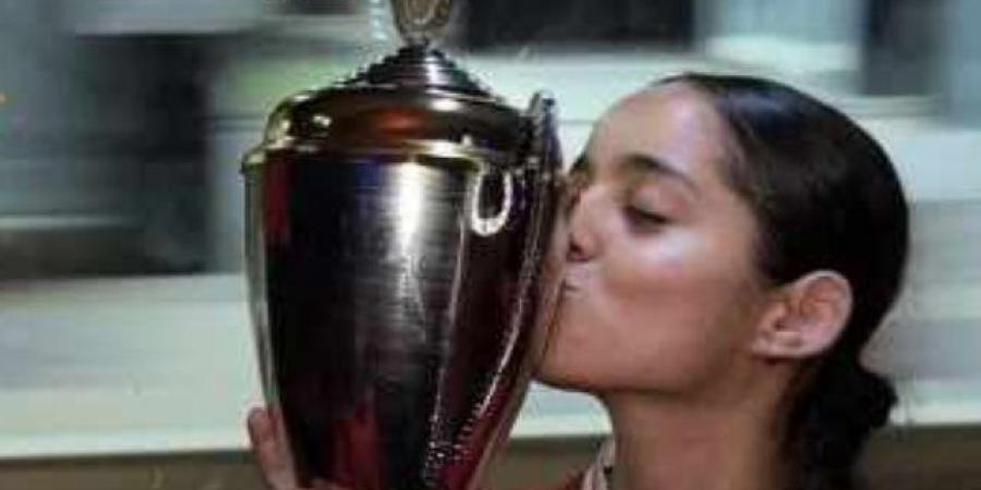 تتويج بنات كرة اليد في الأهلي ببطولة دوري الجمهورية ..صور
