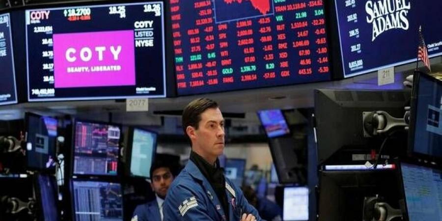 تباين
      مؤشرات
      وول
      ستريت..
      ناسداك
      يتراجع
      و"S&P
      500"
      يسجل
      مستوى
      قياسياً