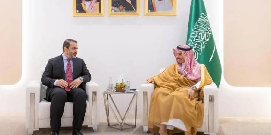 لقاء
      سعودي
      سوري
      في
      العلا
      لبحث
      العلاقات
      الثنائية
      ودعم
      أمن
      واقتصاد
      دمشق