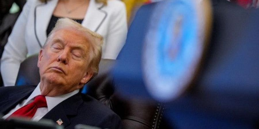 صور ترامب "نائماً" تثير جدلاً واسعاً.. والبيت الأبيض يعلق