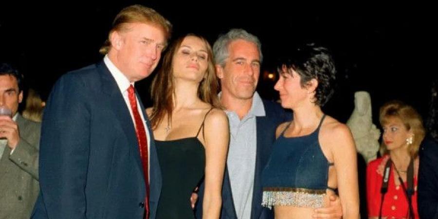 سيناتور أمريكي يكشف وجود أسماء 20 شخصية بارزة في ملفات إبستين السرية