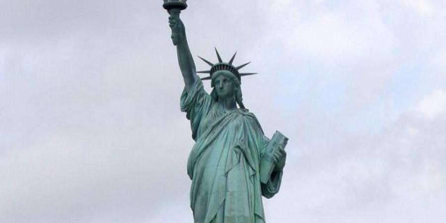 احذر.. منشوراتك على السوشيال ميديا قد تمنعك من الدخول إلى أمريكا