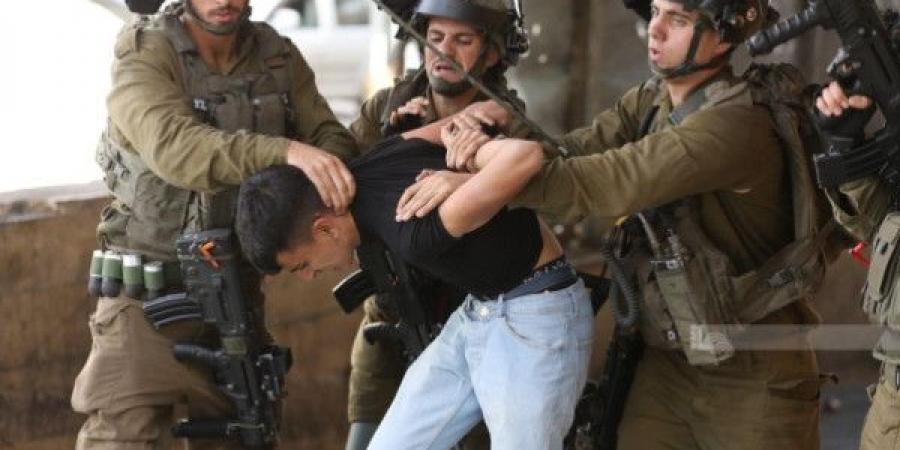 اعتقالات ومداهمات في بيت أمر شمال الخليل