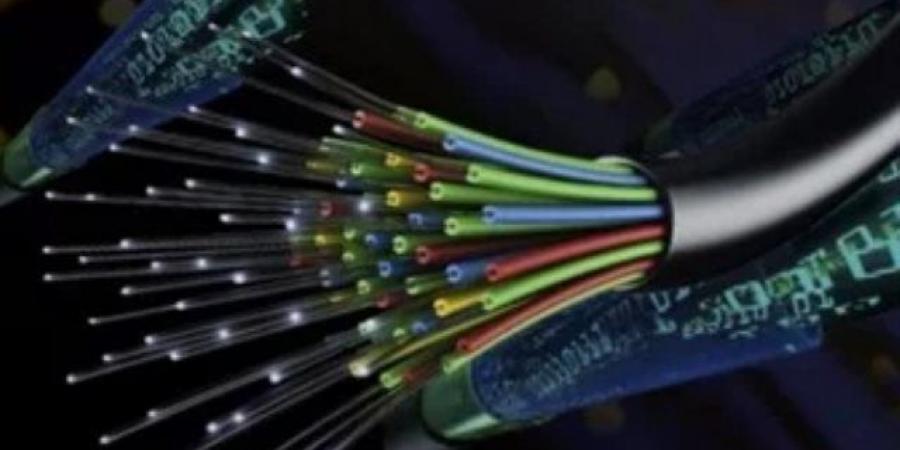 تقرير يكشف كيف يمكن لإيران خنق إنترنت العالم من مضيق هرمز