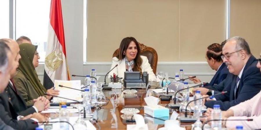 وزيرة الإسكان تتابع آخر مستجدات مشروع قانون الاتحاد المصري للمطورين العقاريين