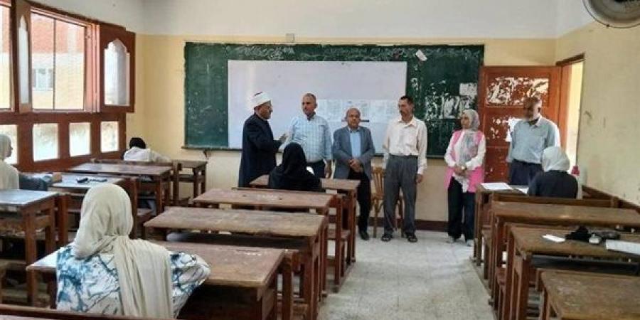 طلاب الثانوية الأزهرية بالإسماعيلية يؤدون اليوم امتحان الفقه