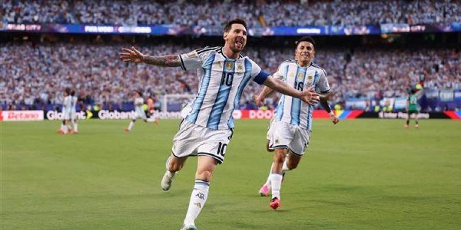 الهاتريك، ميسي يسجل الهدف الثالث للأرجنتين أمام الجزائر ويعادل رقم كلوزه بالمونديال