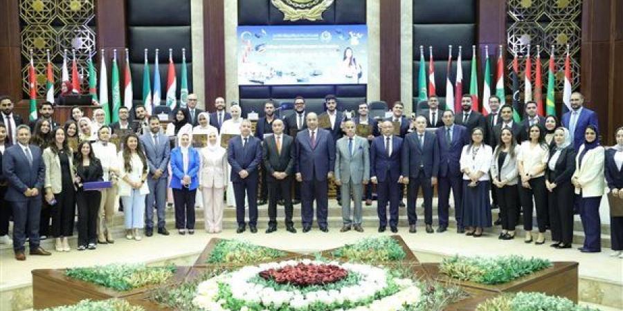 النقل الدولي بالأكاديمية العربية تنظم فعاليات نهائي مسابقة أفضل مشروع تخرج