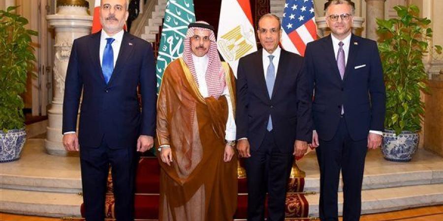 وزير الخارجية يبحث مع نظيريه السعودي والتركي وكبير مستشاري ترامب التطورات الإقليمية
