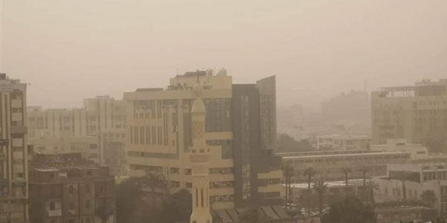 أتربة ورمال فى أول أيام الصيف، حالة الطقس غدا الأحد