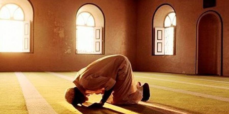 كيف يتحقق الخشوع في الصلاة؟ أمين الفتوى يجيب (فيديو)