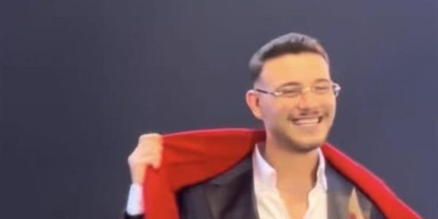 الشامي يلتف بعلم المغرب ويهتف لـ"أسود الأطلس" بعد الفوز على هايتي في حفل موازين (فيديو)
