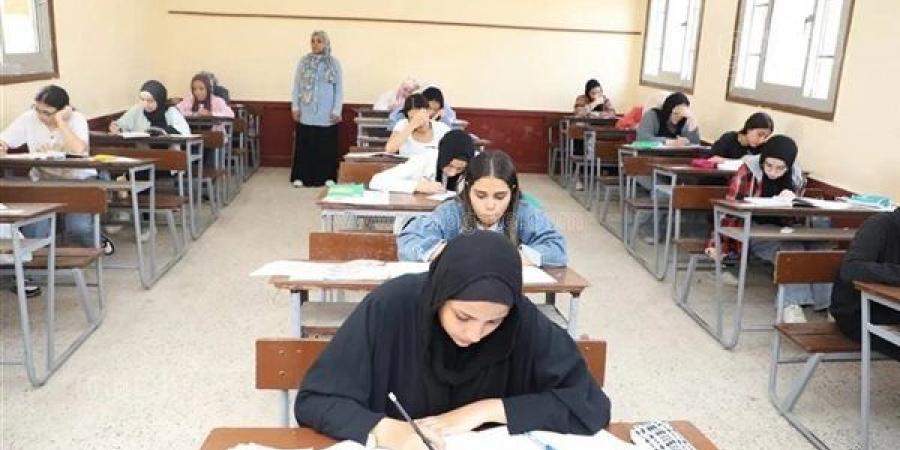 محافظ بني سويف: طلاب الثانوية العامة أدوا امتحان اللغة العربية في هدوء وانضباط