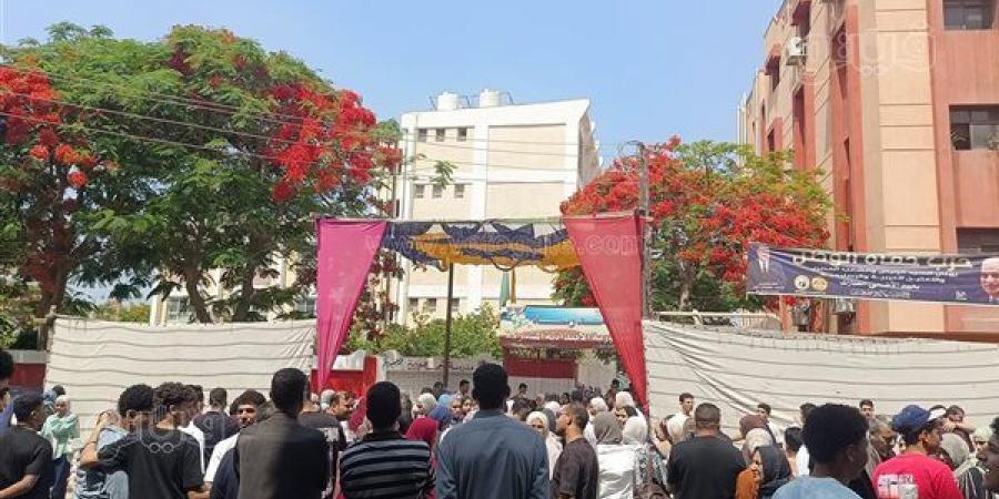 69 ألف طالب بالثانوية العامة بالشرقية يبدأون أول امتحانات المواد المضافة للمجموع بـ"اللغة العربية"