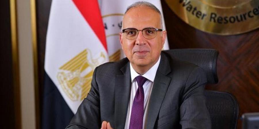 وزير الري يتابع غرق صندل بميناء السد العالي في أسوان